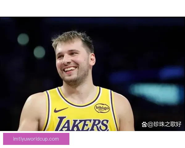 亚历山大赛季四十次三十分压制东契奇领跑全联盟