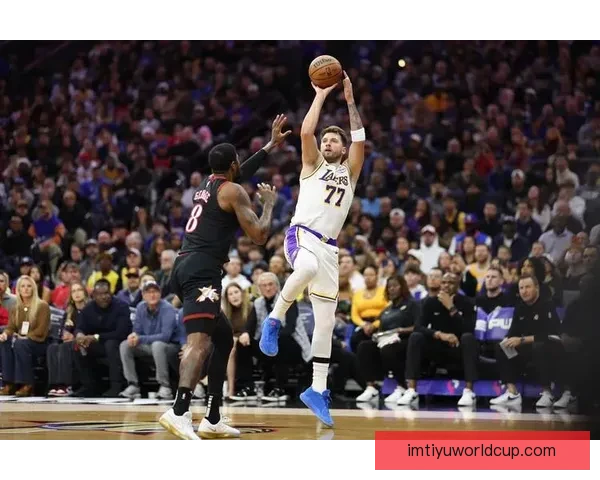 詹姆斯谈东契奇受伤雷霆首节攻势如潮致湖人惨败